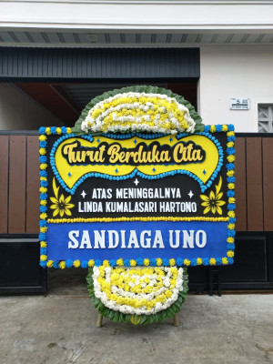 Papan Bunga Duka di Bale Kambang
